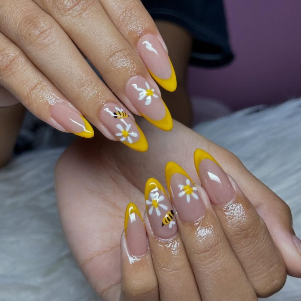 Bee Daisy Nails