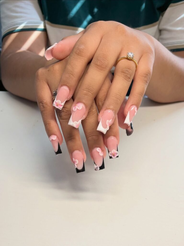  Black-White Petal Tips