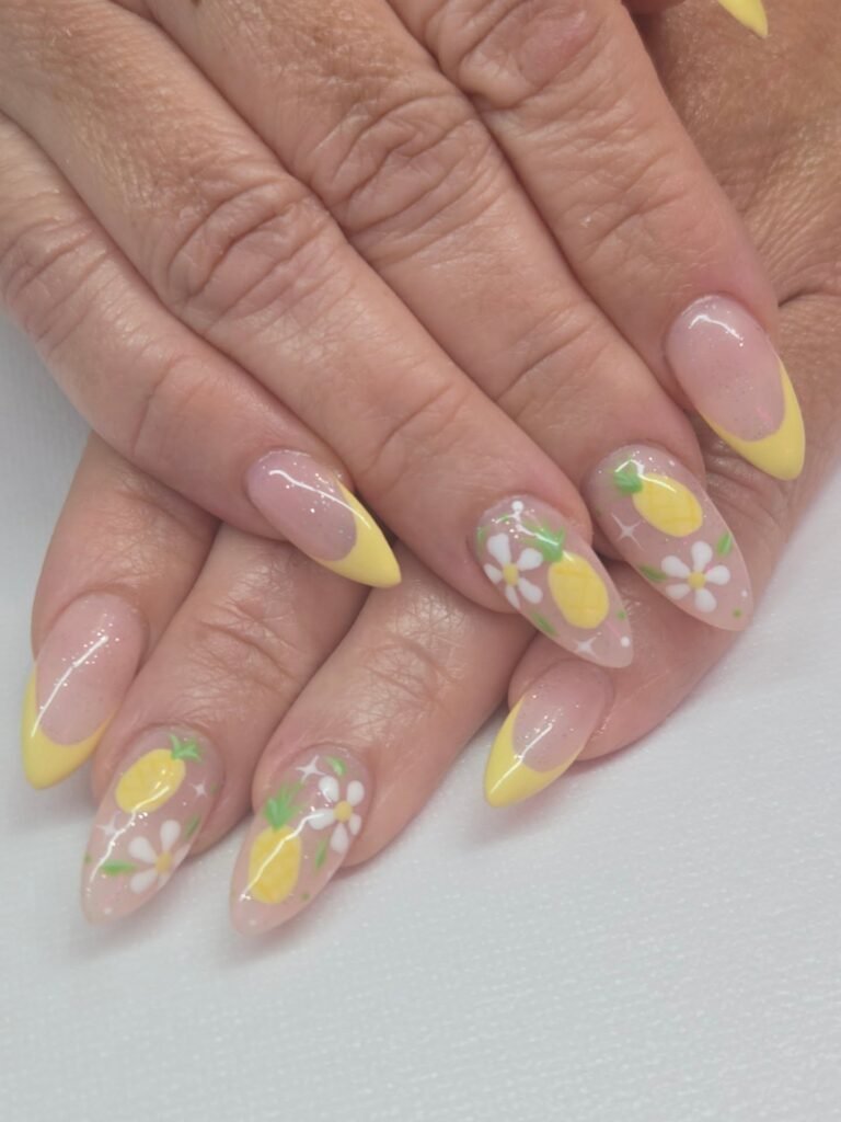Soft Daisy Pineapple Tips