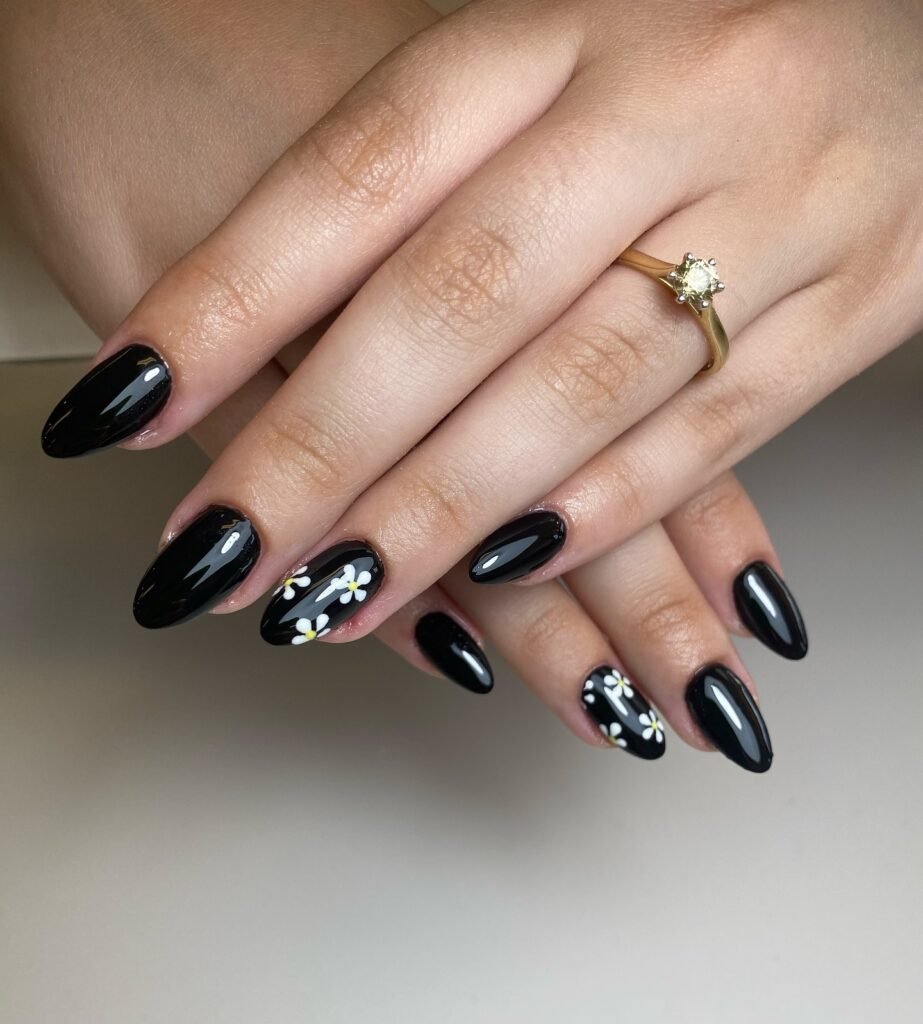 Glossy Daisy Black