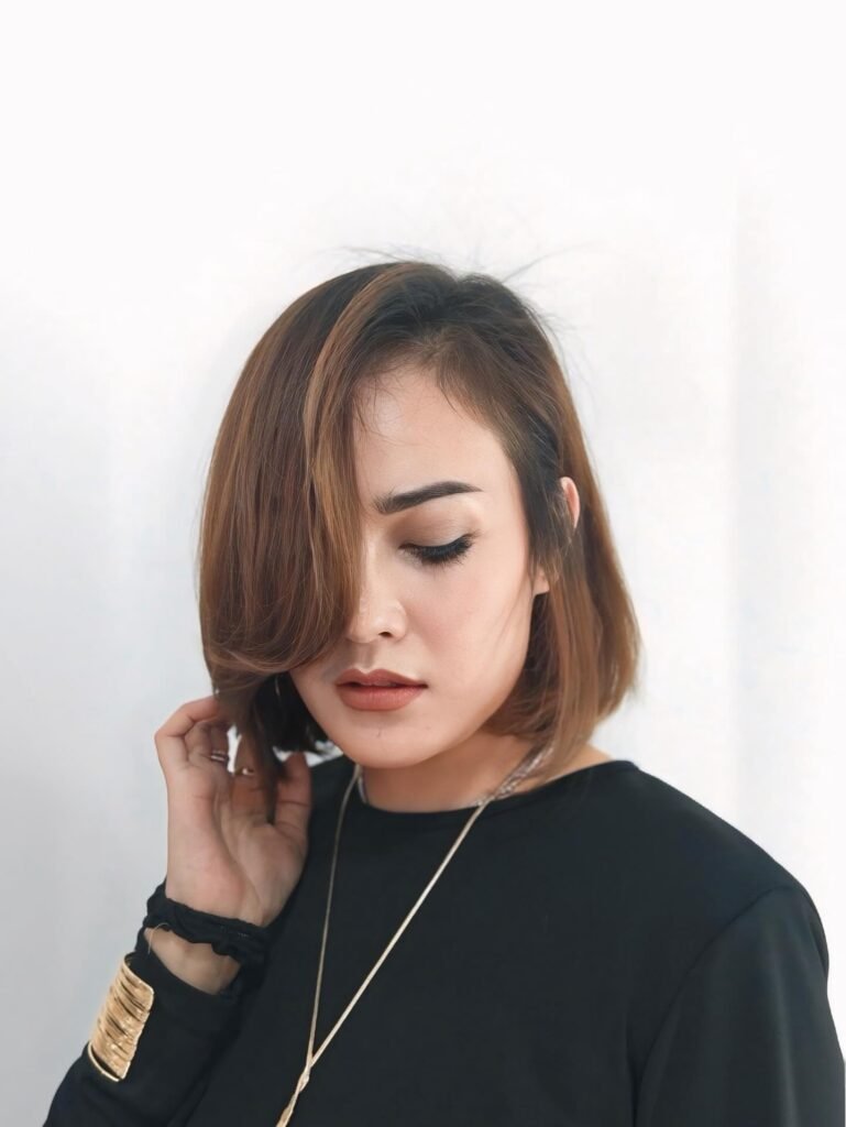 Side-Swept Soft Bob for Everyday Elegance